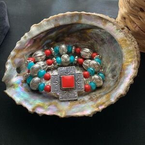Southwestern Strech Bracelet with Turquoise, Rust Beads Stretches.